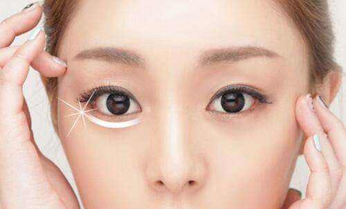 化妝品廠家教你去眼袋的7個小妙招